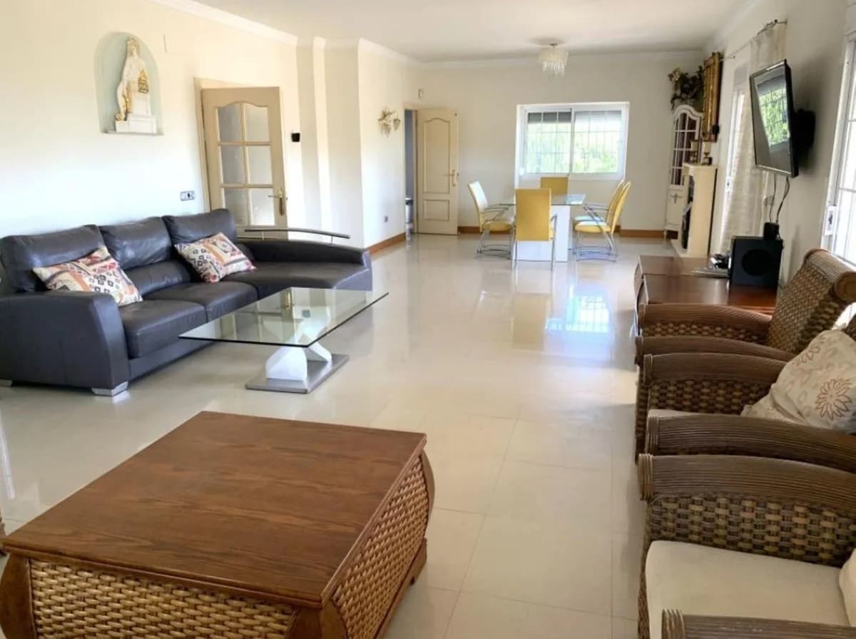 5 Bedroom Detached Villa for Sale in Mijas Golf, Málaga - Image 8