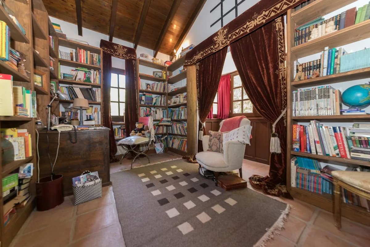 5 Bedroom Detached Villa for Sale in Benahavís, Málaga - Image 8