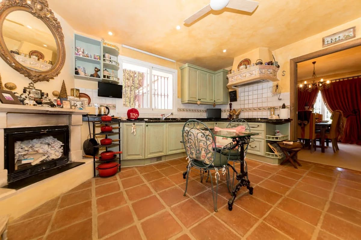 5 Bedroom Detached Villa for Sale in Benahavís, Málaga - Image 9