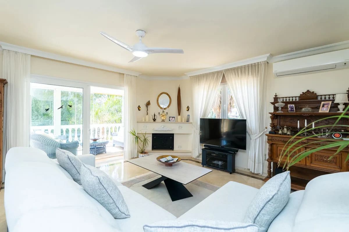 3 Bedroom Detached Villa for Sale in Torrenueva, Málaga - Image 4