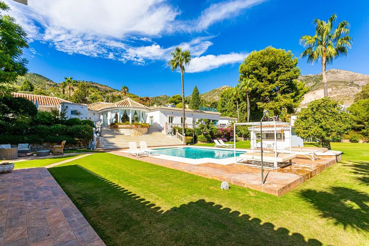 8 Bedroom Detached Villa for Sale in Benalmadena, Málaga - Image 4