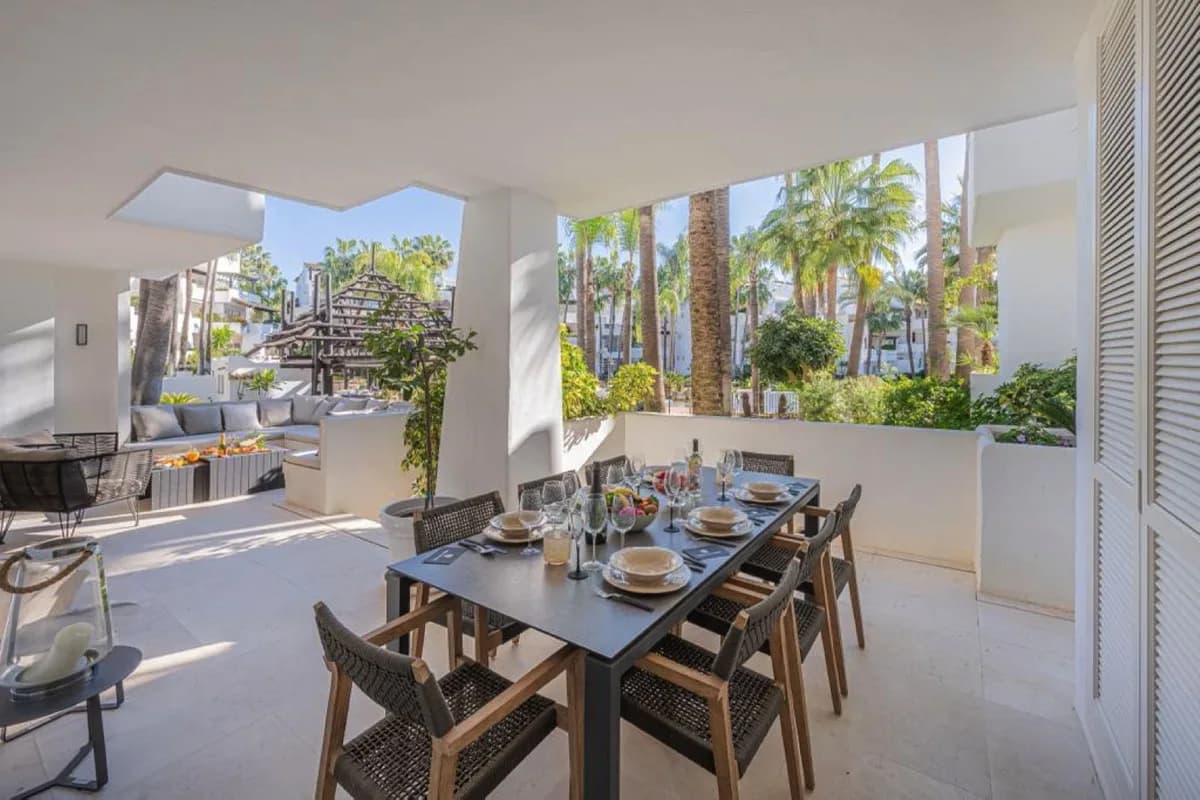 3 Bedroom Ground Floor Apartment for Sale in The Golden Mile, Málaga - Image 5