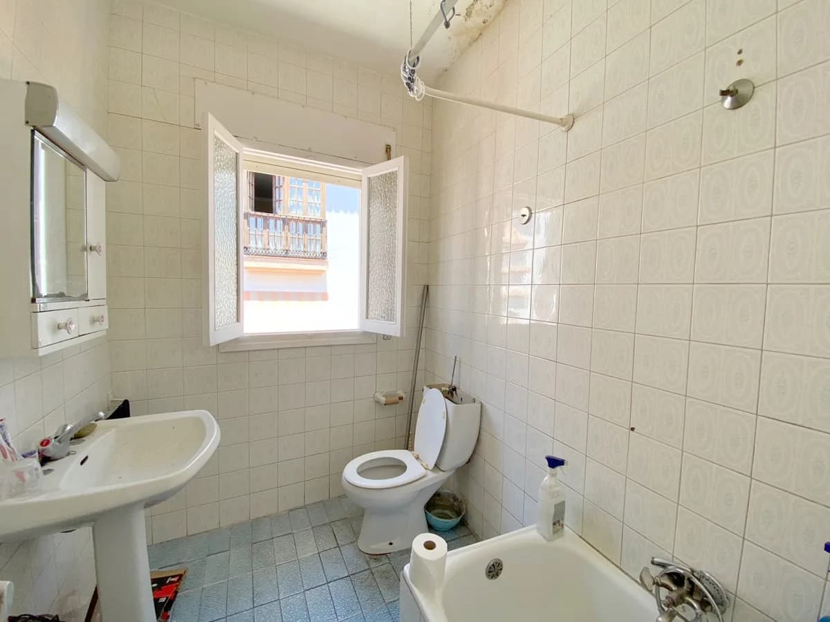 4 Bedroom Townhouse for Sale in Marbella, Málaga - Image 8