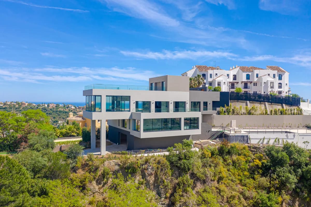 7 Bedroom Detached Villa for Sale in Los Arqueros, Málaga - Image 2