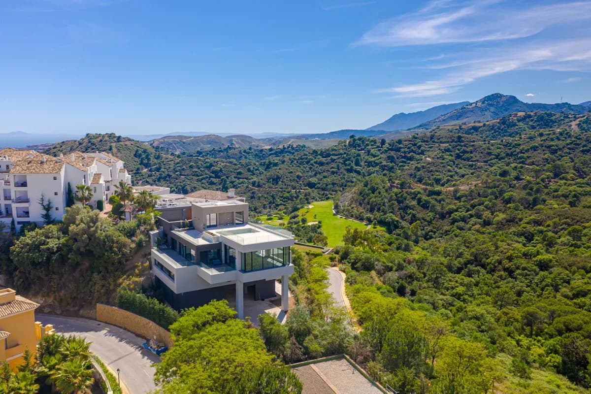 7 Bedroom Detached Villa for Sale in Los Arqueros, Málaga - Image 9