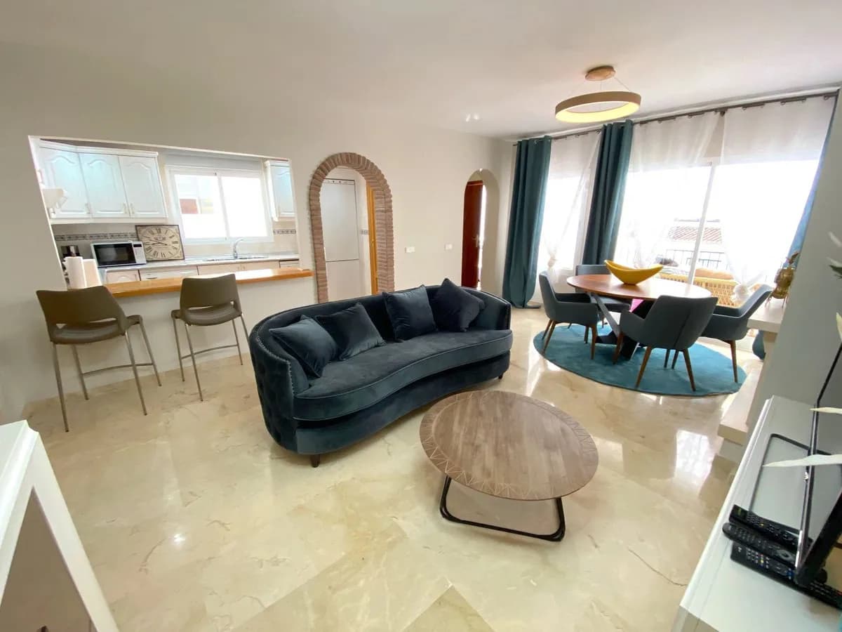 2 Bedroom Top Floor Apartment for Sale in Aloha, Málaga - Image 4