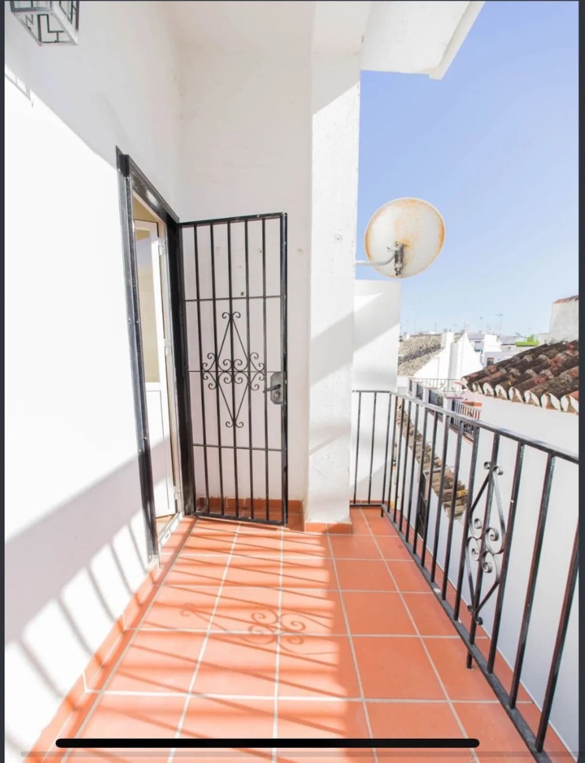 7 Bedroom Townhouse for Sale in Marbella, Málaga - Image 4