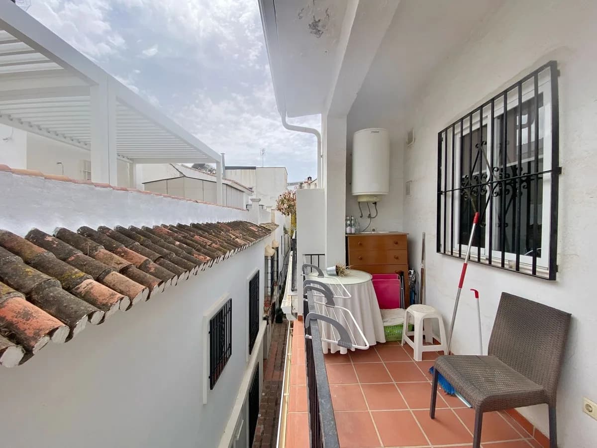 7 Bedroom Townhouse for Sale in Marbella, Málaga - Image 5
