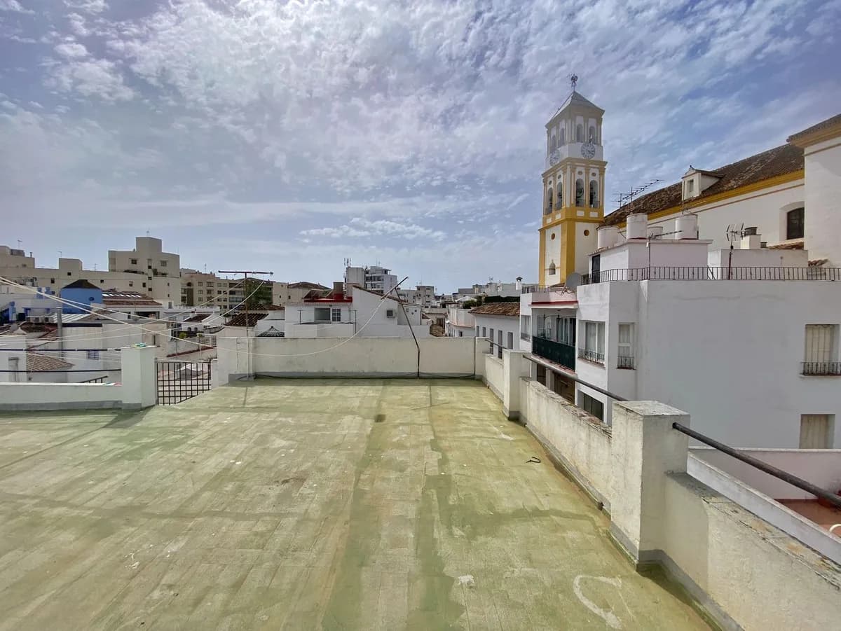 7 Bedroom Townhouse for Sale in Marbella, Málaga - Image 9