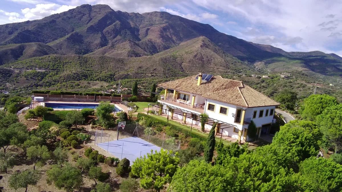 5 Bedroom Finca - Cortijo for Sale in Estepona, Málaga - Image 2