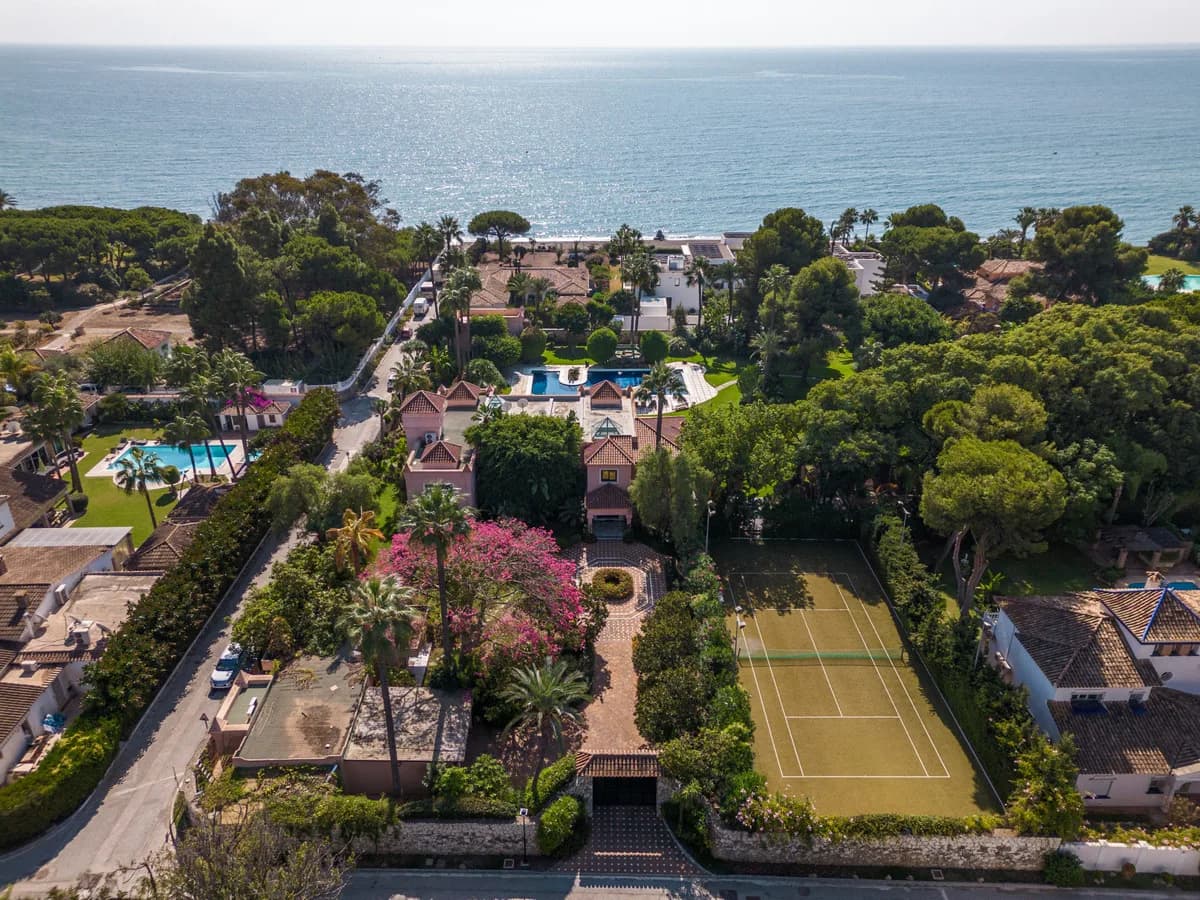 8 Bedroom Detached Villa for Sale in Estepona, Málaga - Image 3