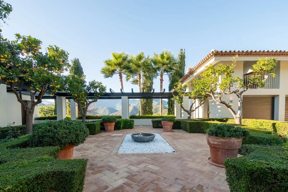 8 Bedroom Detached Villa for Sale in La Zagaleta, Málaga - Image 7