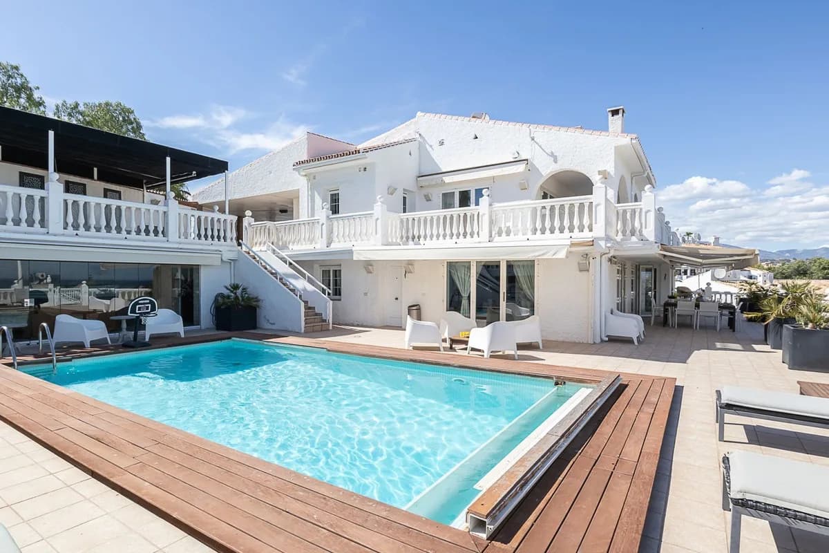 6 Bedroom Detached Villa for Sale in Torrenueva, Málaga