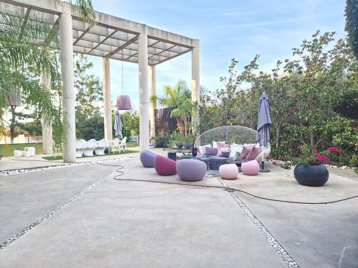 5 Bedroom Detached Villa for Sale in Estepona, Málaga - Image 2