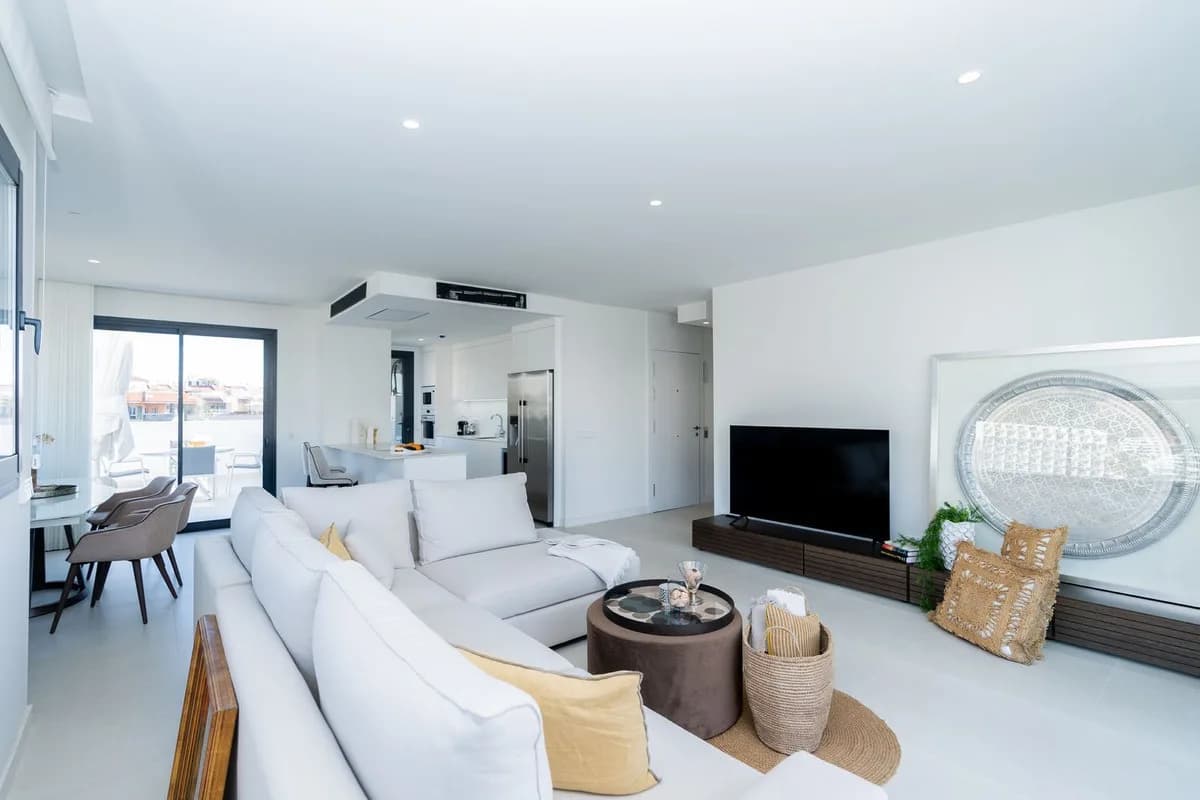 3 Bedroom Penthouse for Sale in Fuengirola, Málaga - Image 4