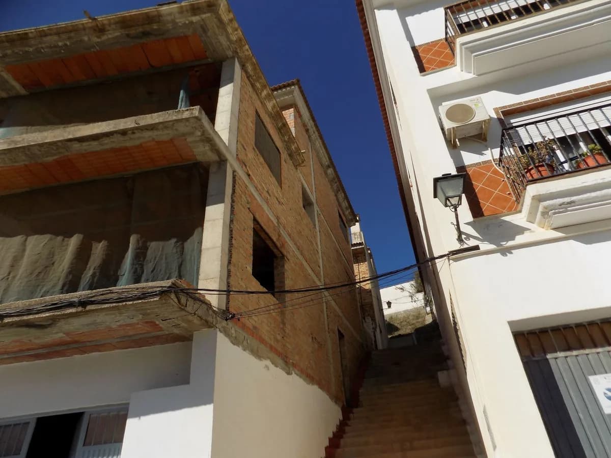 3 Bedroom Townhouse for Sale in Tolox, Málaga - Image 2
