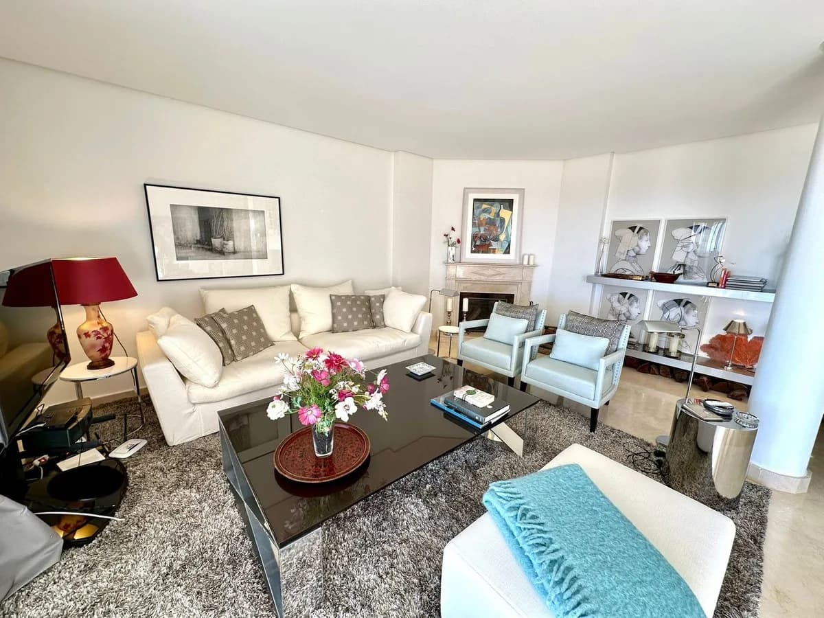 2 Bedroom Penthouse Duplex for Sale in Nueva Andalucía, Málaga - Image 2
