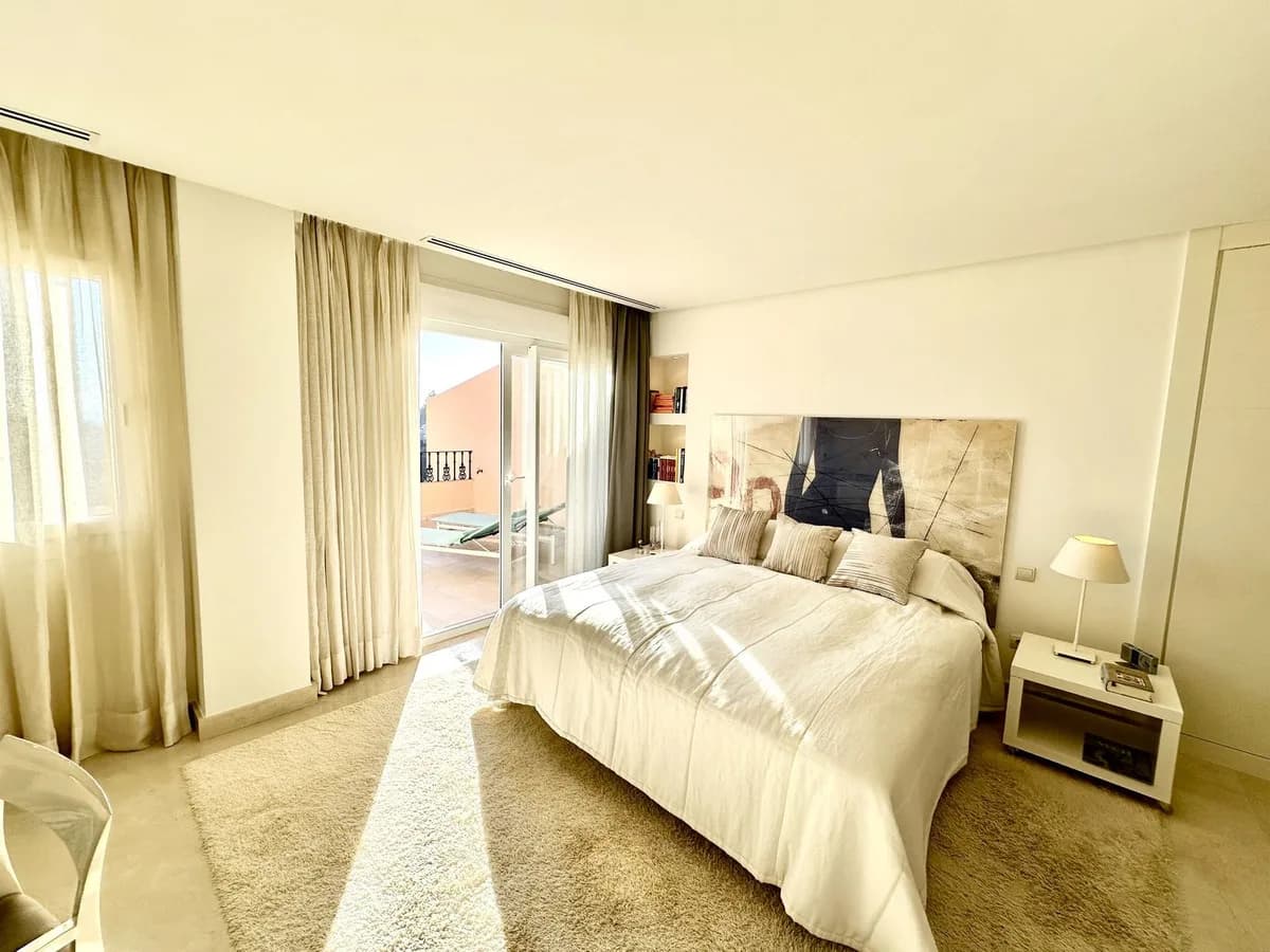 2 Bedroom Penthouse Duplex for Sale in Nueva Andalucía, Málaga - Image 3