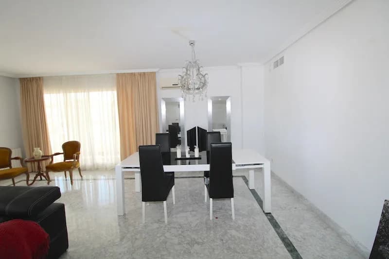 4 Bedroom Penthouse for Sale in Puerto Banús, Málaga - Image 5