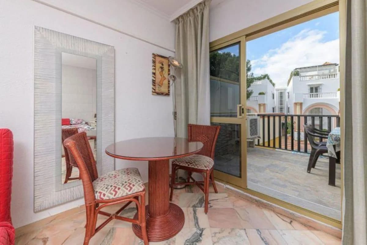1 Bedroom Ground Floor Apartment for Sale in Elviria, Málaga - Image 3