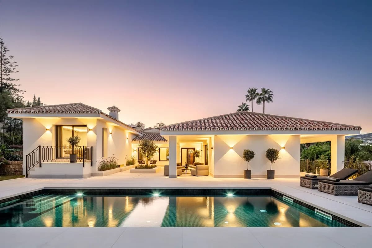 5 Bedroom Detached Villa for Sale in Nueva Andalucía, Málaga - Image 5