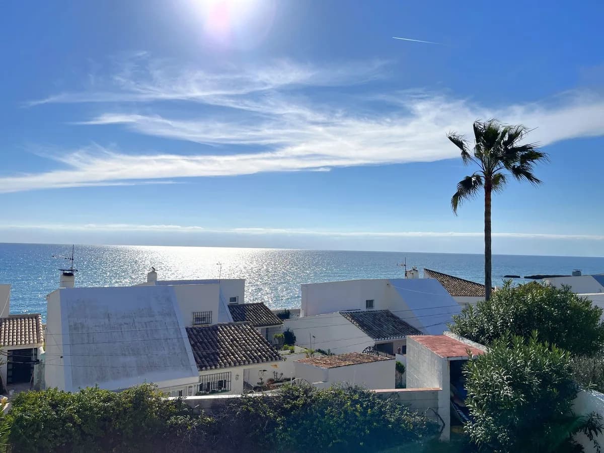 5 Bedroom Detached Villa for Sale in Estepona, Málaga