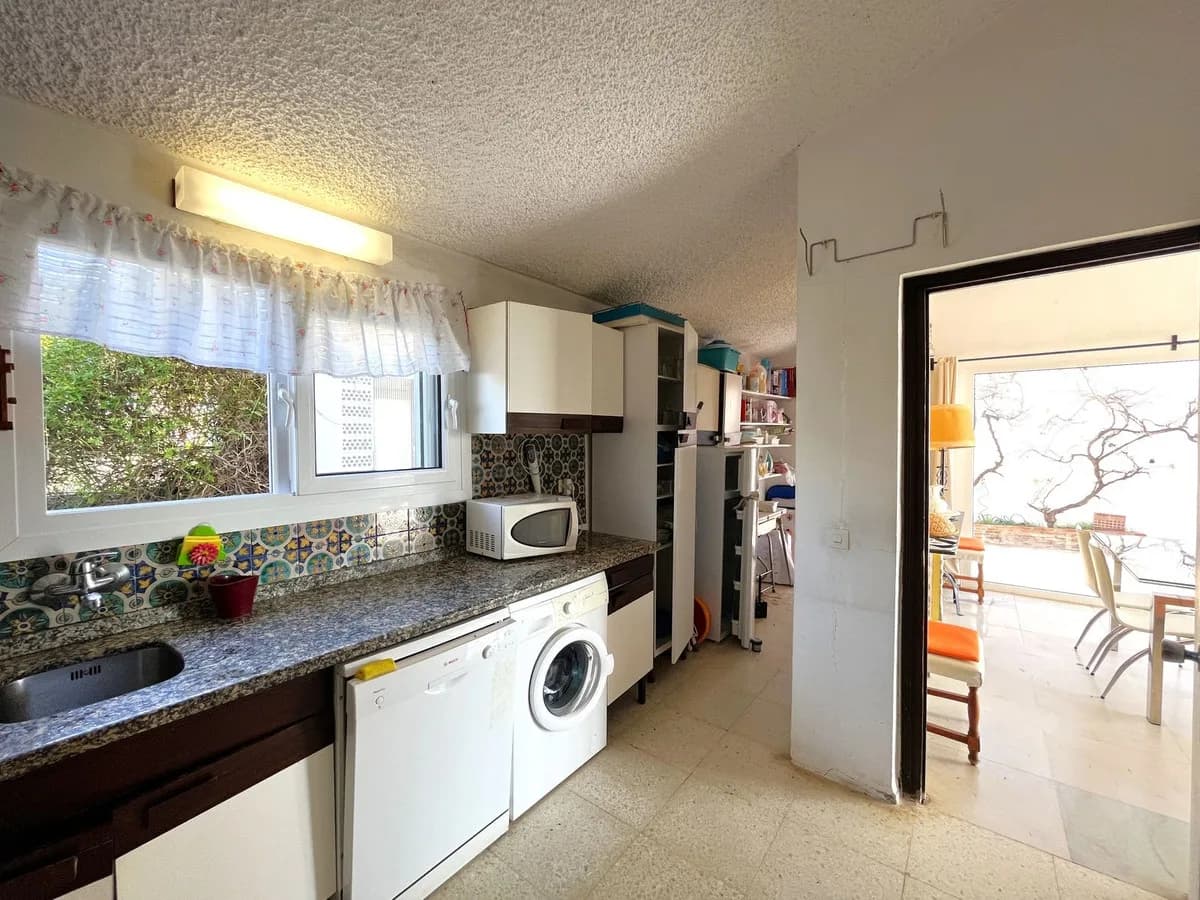 5 Bedroom Detached Villa for Sale in Estepona, Málaga - Image 6