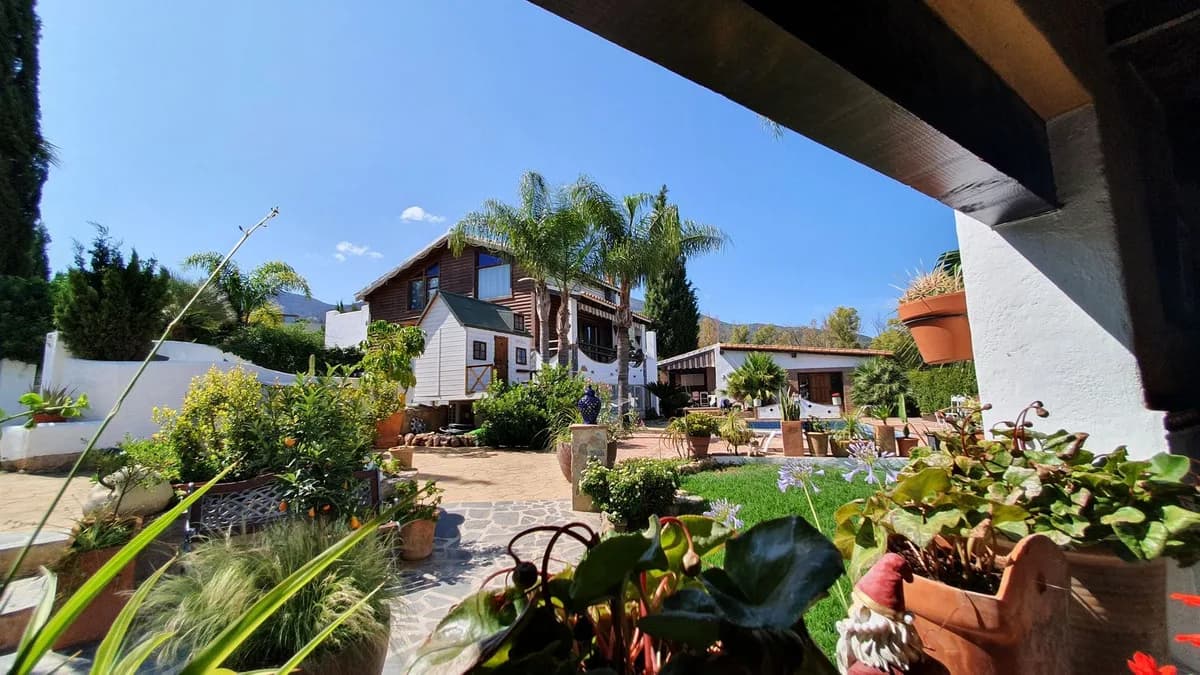 11 Bedroom Finca - Cortijo for Sale in Alhaurín el Grande, Málaga