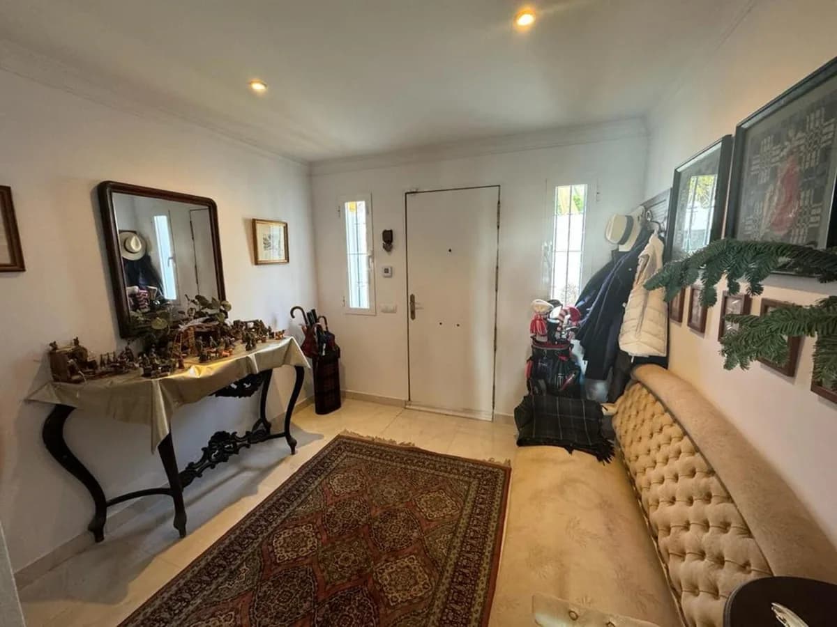 4 Bedroom Townhouse for Sale in Aloha, Málaga - Image 5