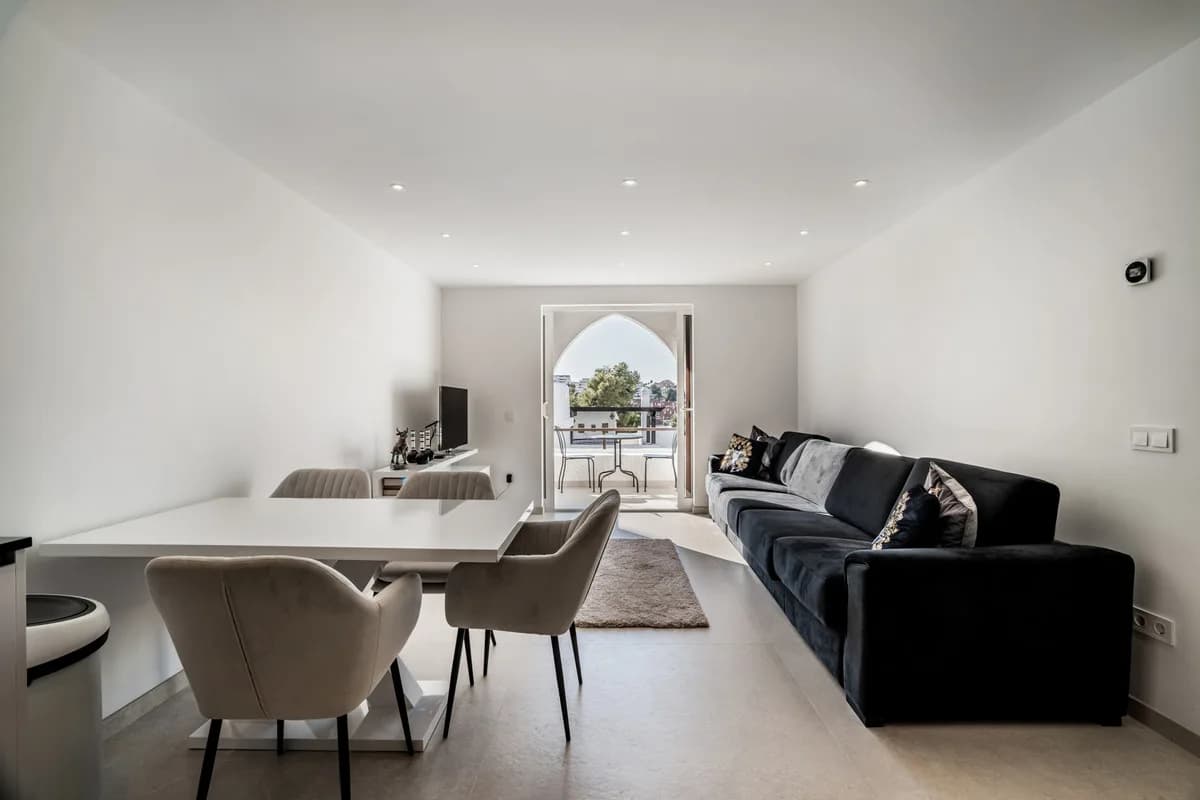 3 Bedroom Penthouse Duplex for Sale in Nueva Andalucía, Málaga - Image 4