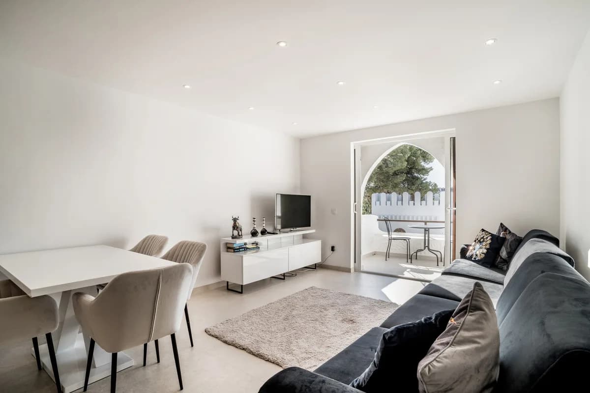 3 Bedroom Penthouse Duplex for Sale in Nueva Andalucía, Málaga - Image 8
