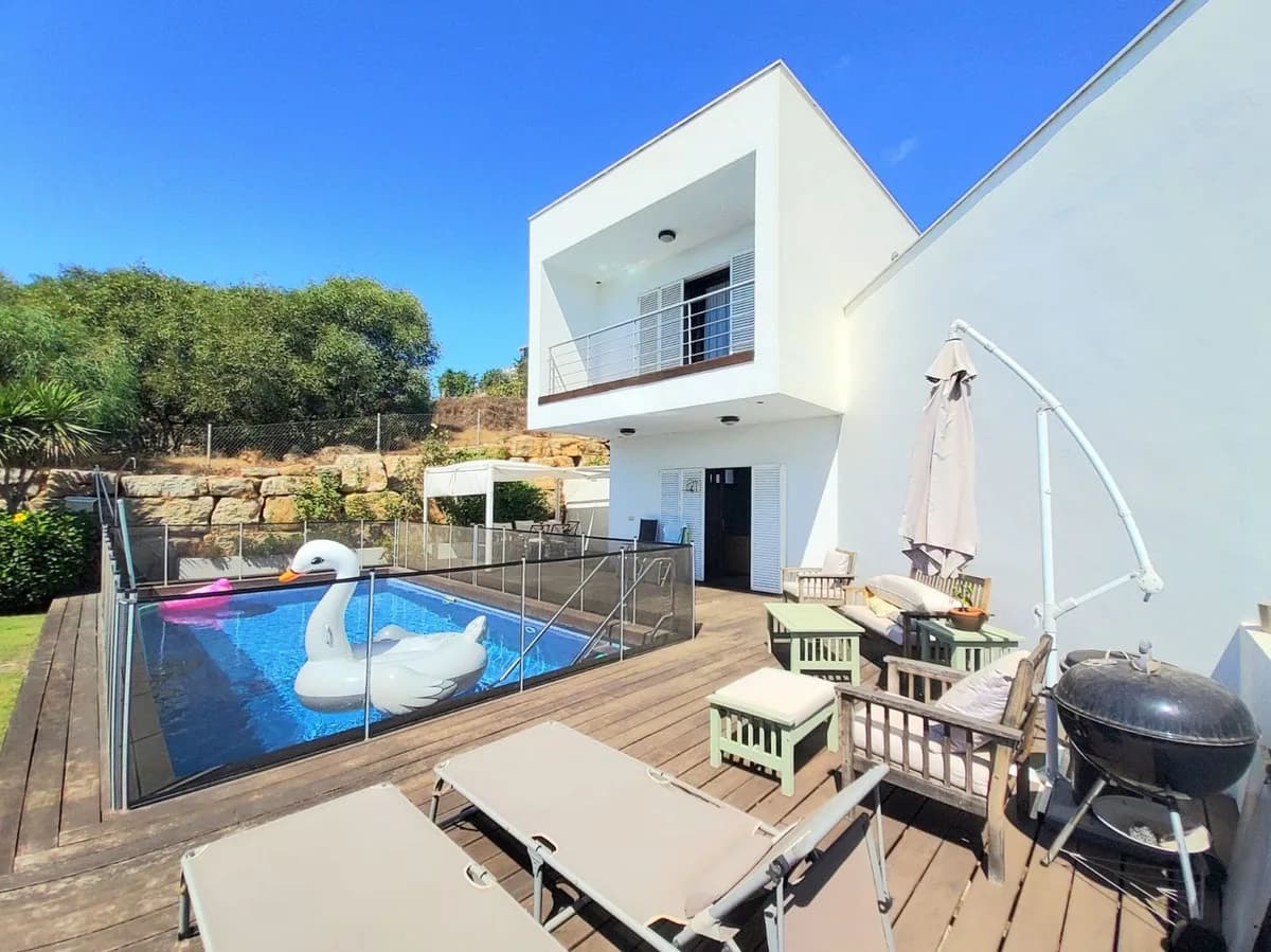 4 Bedroom Detached Villa for Sale in Torreguadiaro, Cádiz - Image 2
