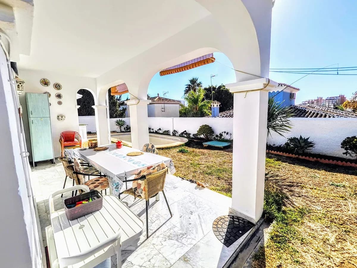 4 Bedroom Detached Villa for Sale in Benalmadena Costa, Málaga - Image 7