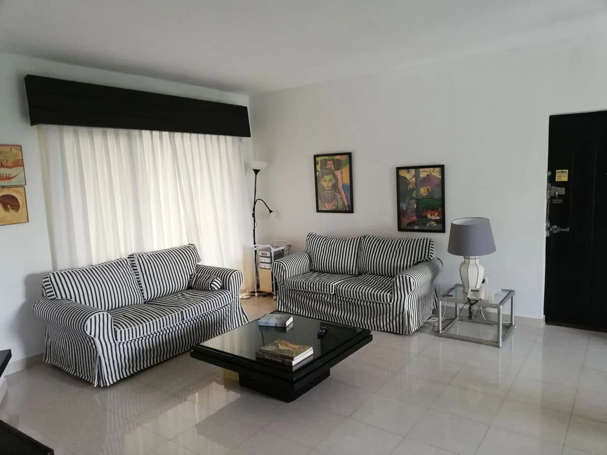 2 Bedroom Middle Floor Apartment for Sale in Puerto Banús, Málaga - Image 3