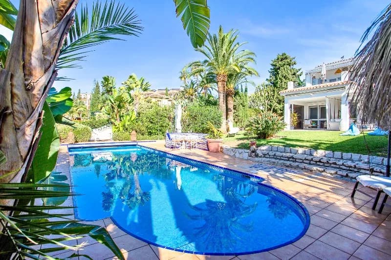 6 Bedroom Detached Villa for Sale in Marbesa, Málaga - Image 2