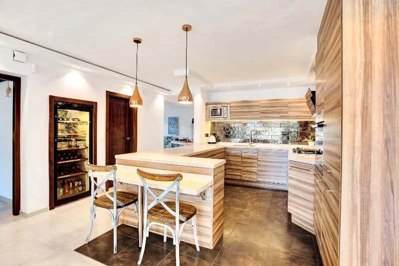 6 Bedroom Detached Villa for Sale in Marbesa, Málaga - Image 7