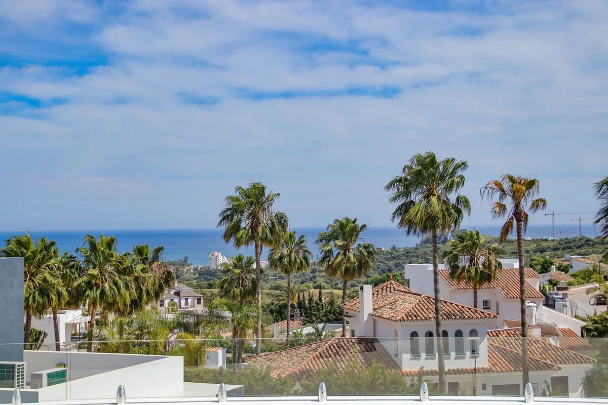 4 Bedroom Detached Villa for Sale in Estepona, Málaga - Image 2
