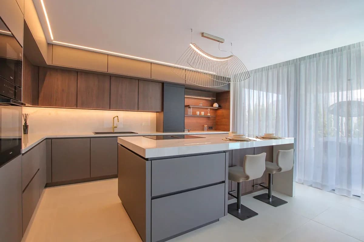 4 Bedroom Detached Villa for Sale in Estepona, Málaga - Image 8