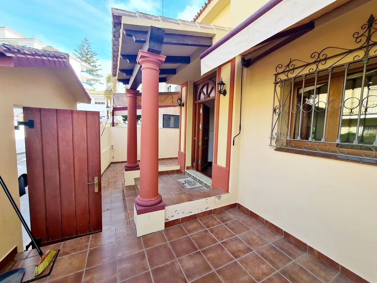 3 Bedroom Semi-Detached House for Sale in Fuengirola, Málaga