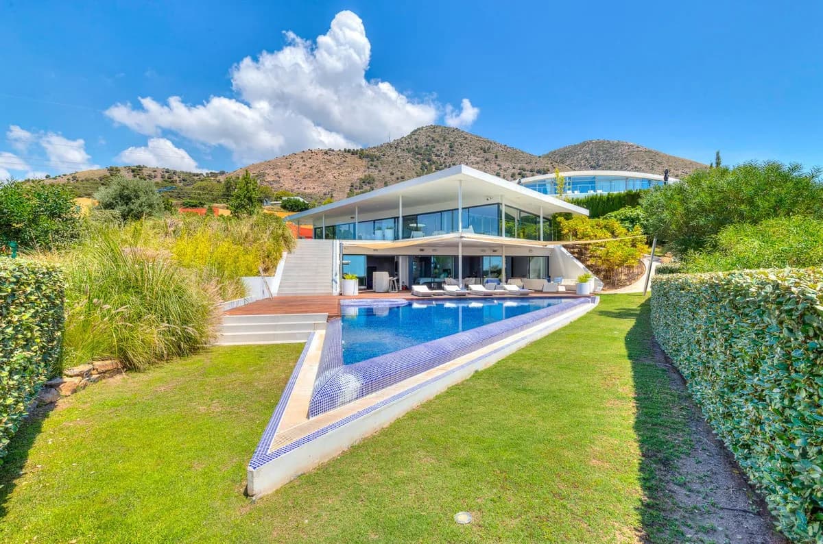 5 Bedroom Detached Villa for Sale in Fuengirola, Málaga