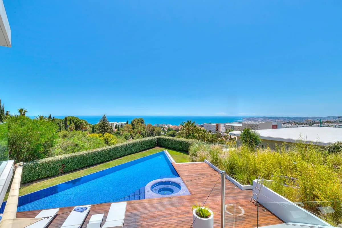 5 Bedroom Detached Villa for Sale in Fuengirola, Málaga - Image 2