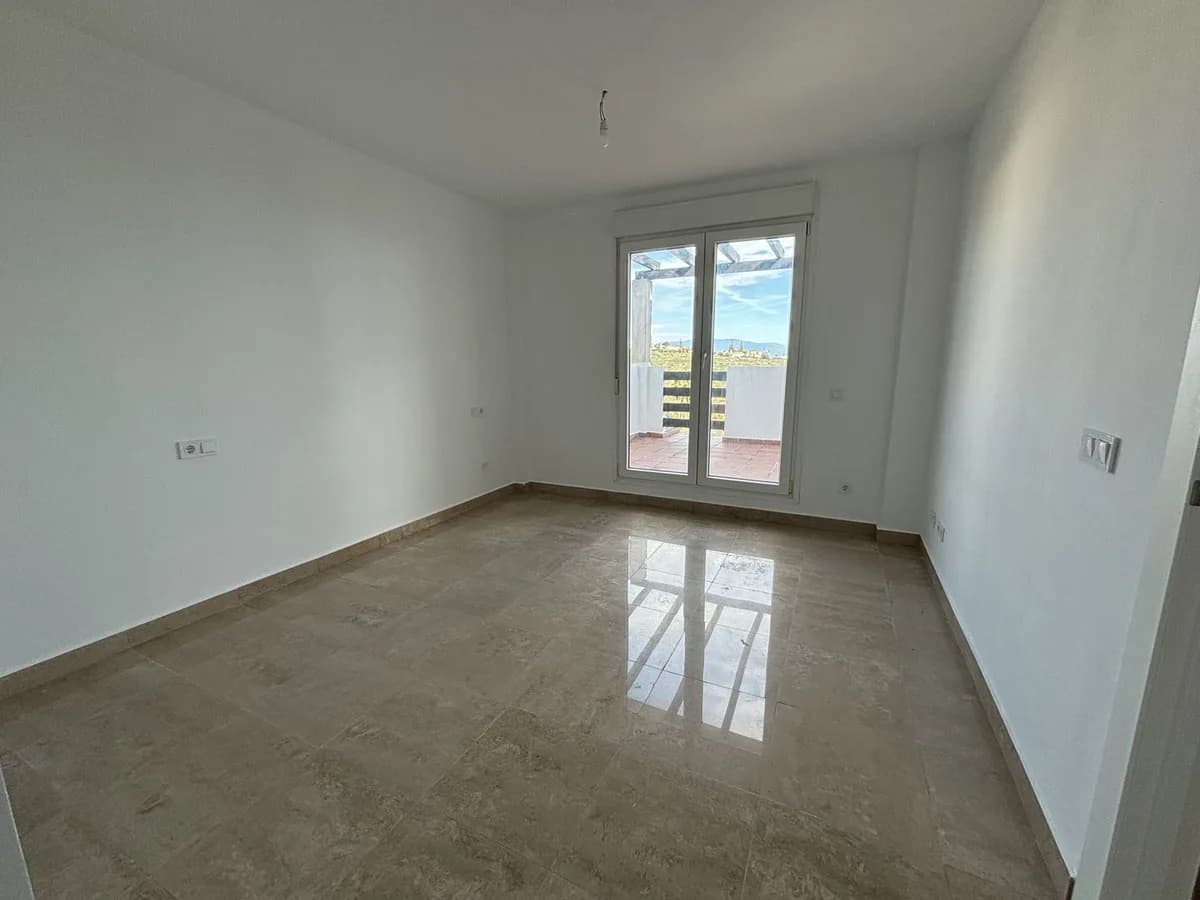 3 Bedroom Penthouse Duplex for Sale in La Duquesa, Málaga - Image 8