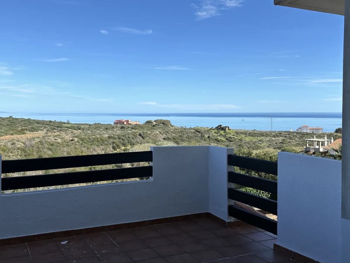 2 Bedroom Middle Floor Apartment for Sale in La Duquesa, Málaga