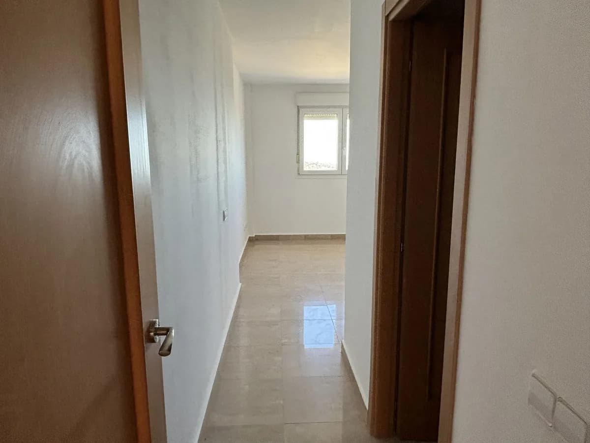 2 Bedroom Middle Floor Apartment for Sale in La Duquesa, Málaga - Image 5