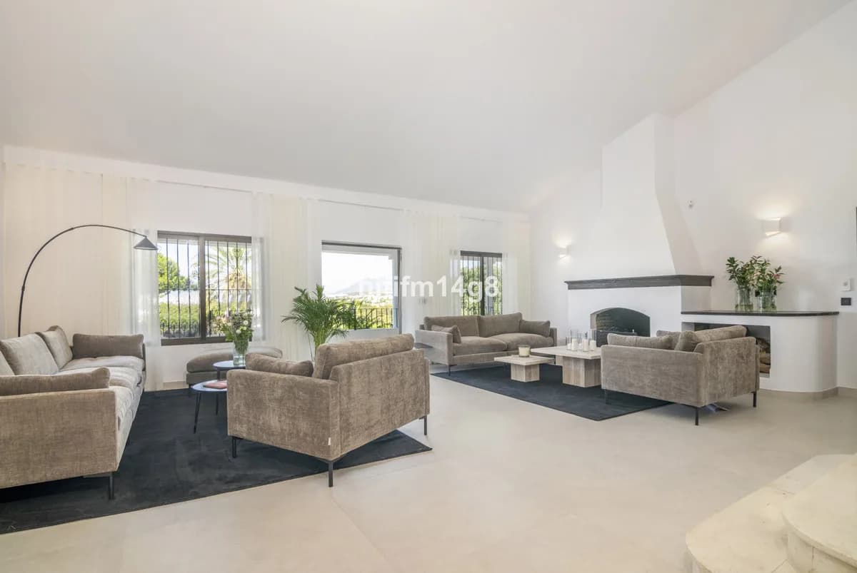 7 Bedroom Detached Villa for Sale in San Pedro de Alcántara, Málaga - Image 4