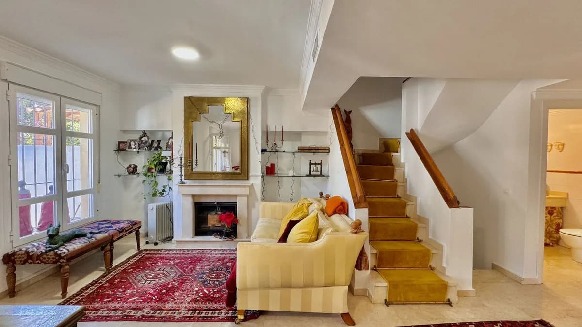 4 Bedroom Townhouse for Sale in Puerto Banús, Málaga - Image 2