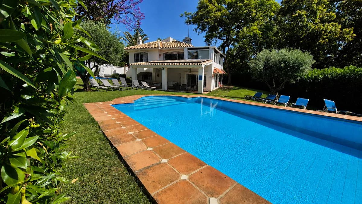 5 Bedroom Detached Villa for Sale in Elviria, Málaga