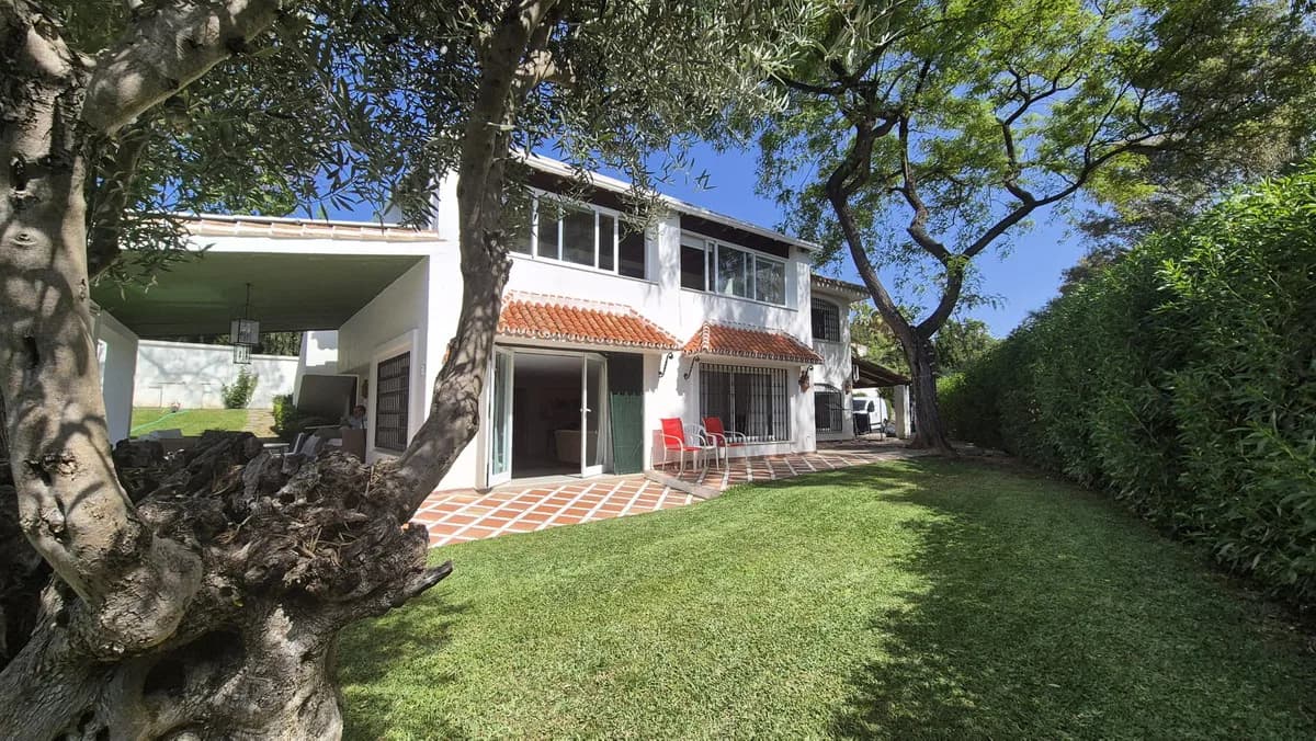 5 Bedroom Detached Villa for Sale in Elviria, Málaga - Image 5
