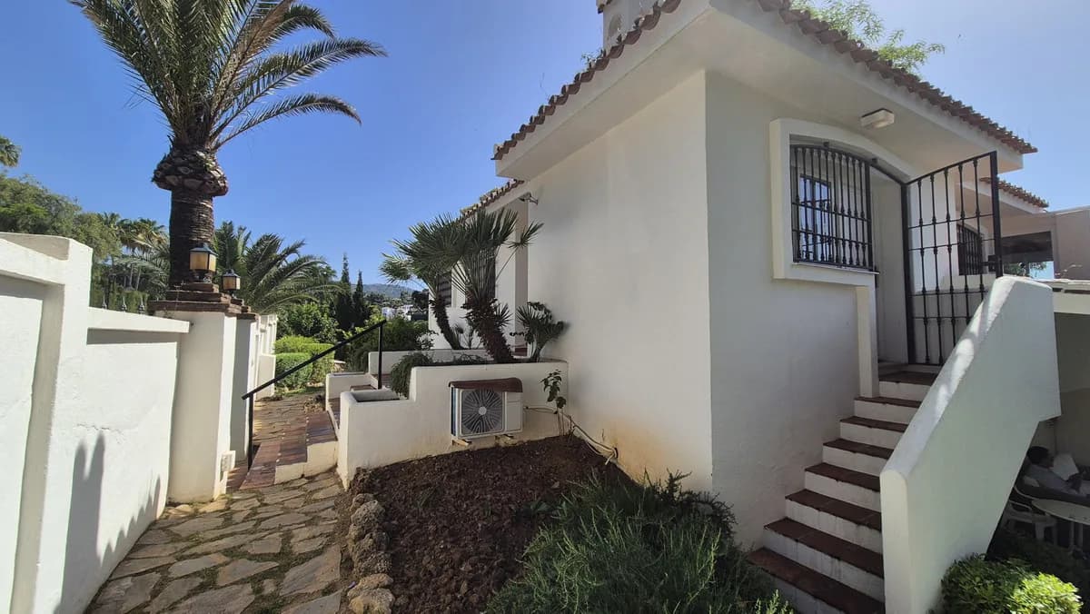 5 Bedroom Detached Villa for Sale in Elviria, Málaga - Image 9