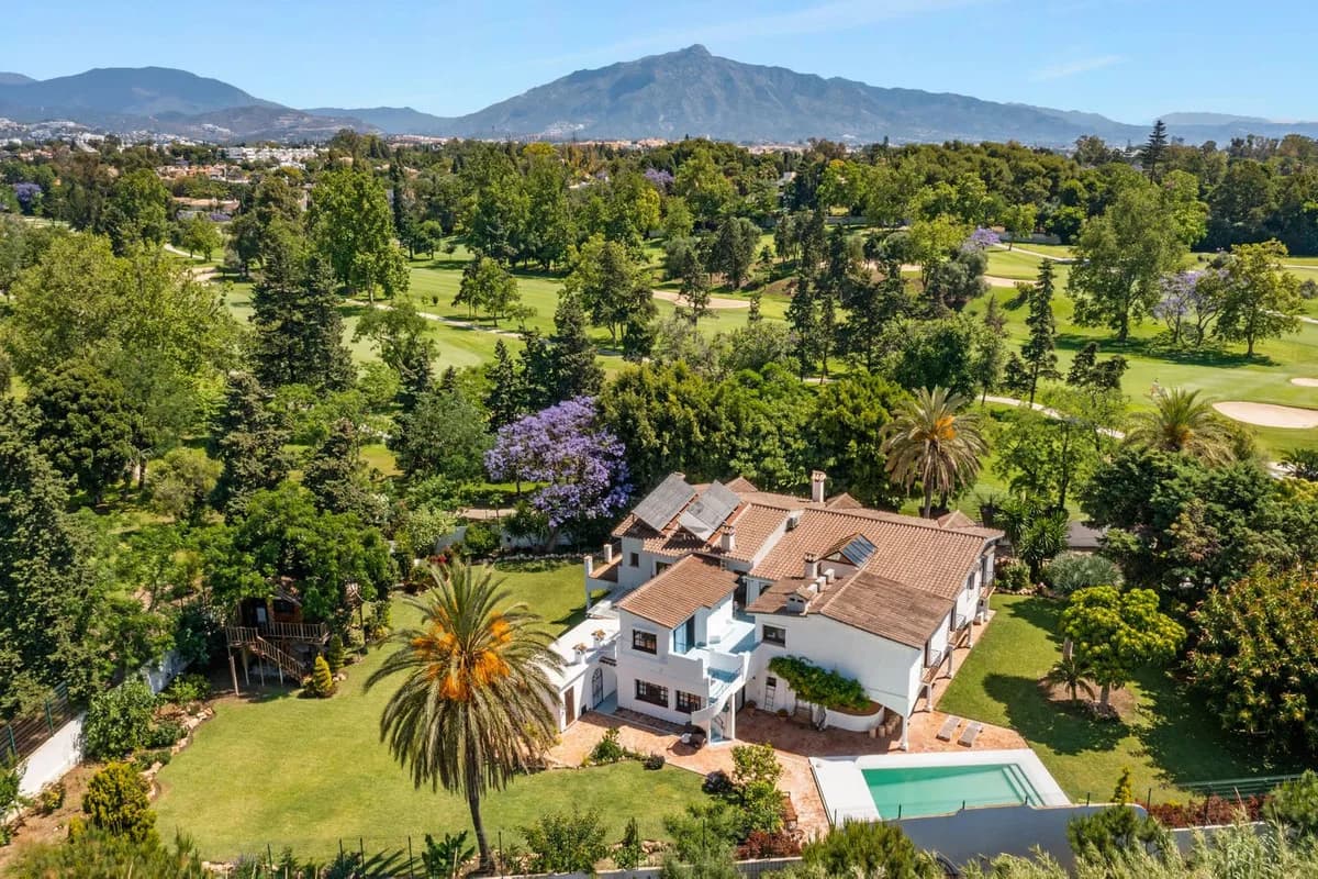 4 Bedroom Detached Villa for Sale in Guadalmina Baja, Málaga